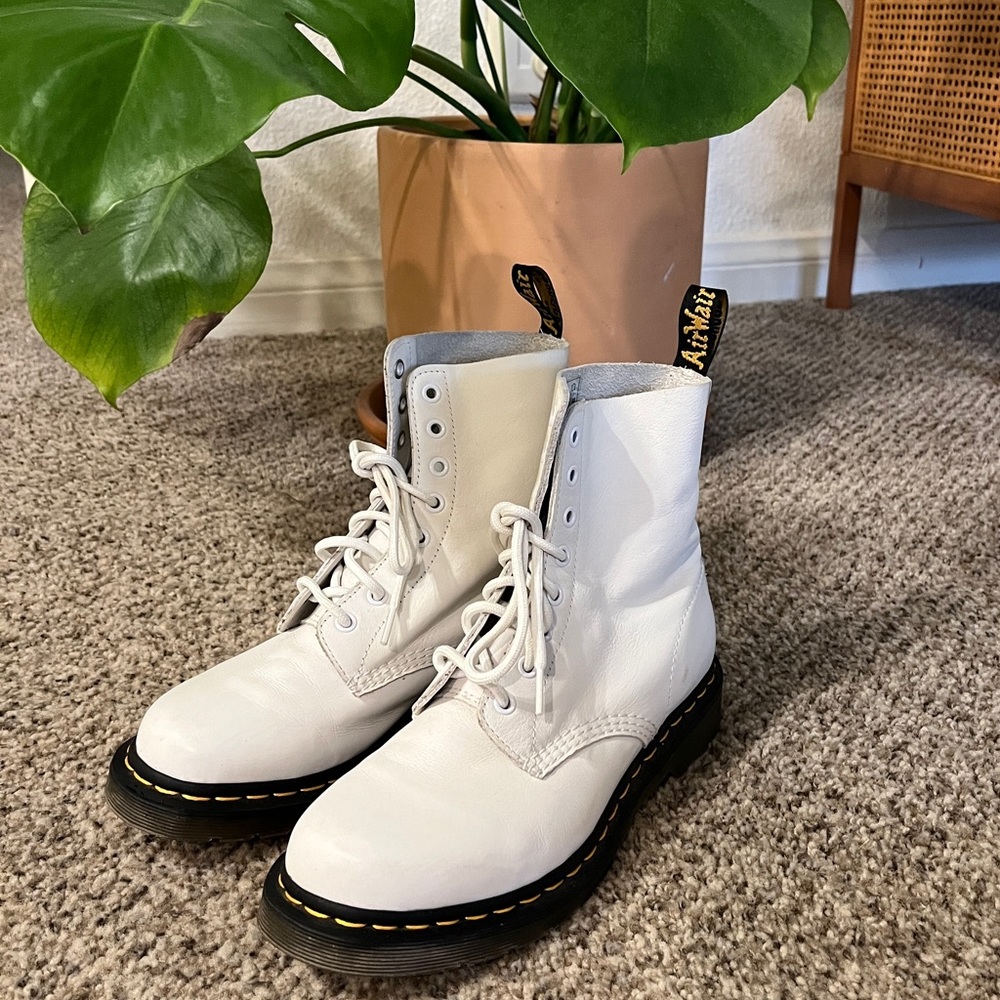 Dr. Martens cream Pascal Leather Boot